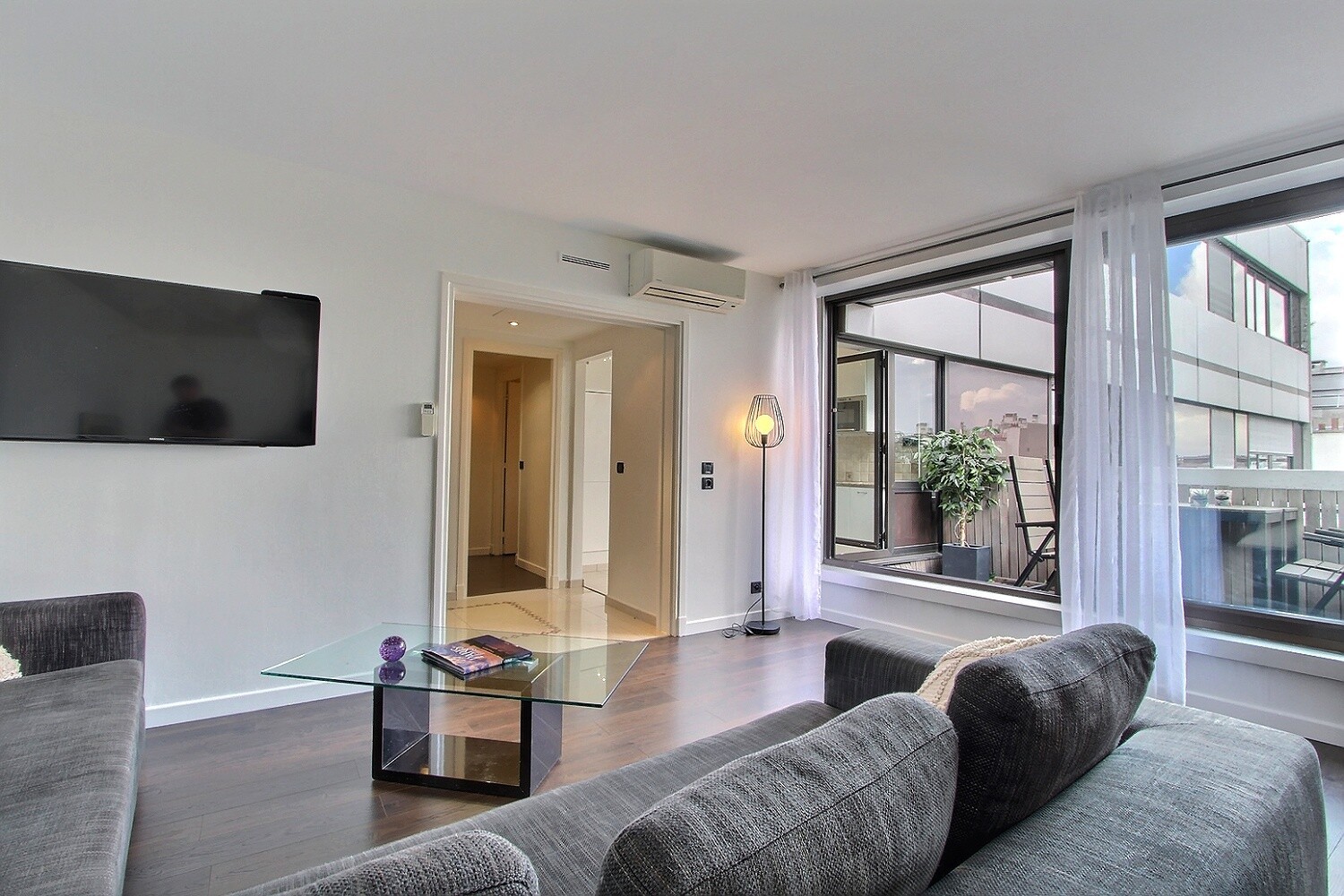 2&nbsp;bedrooms apartment rental in Paris, Rue de Berri