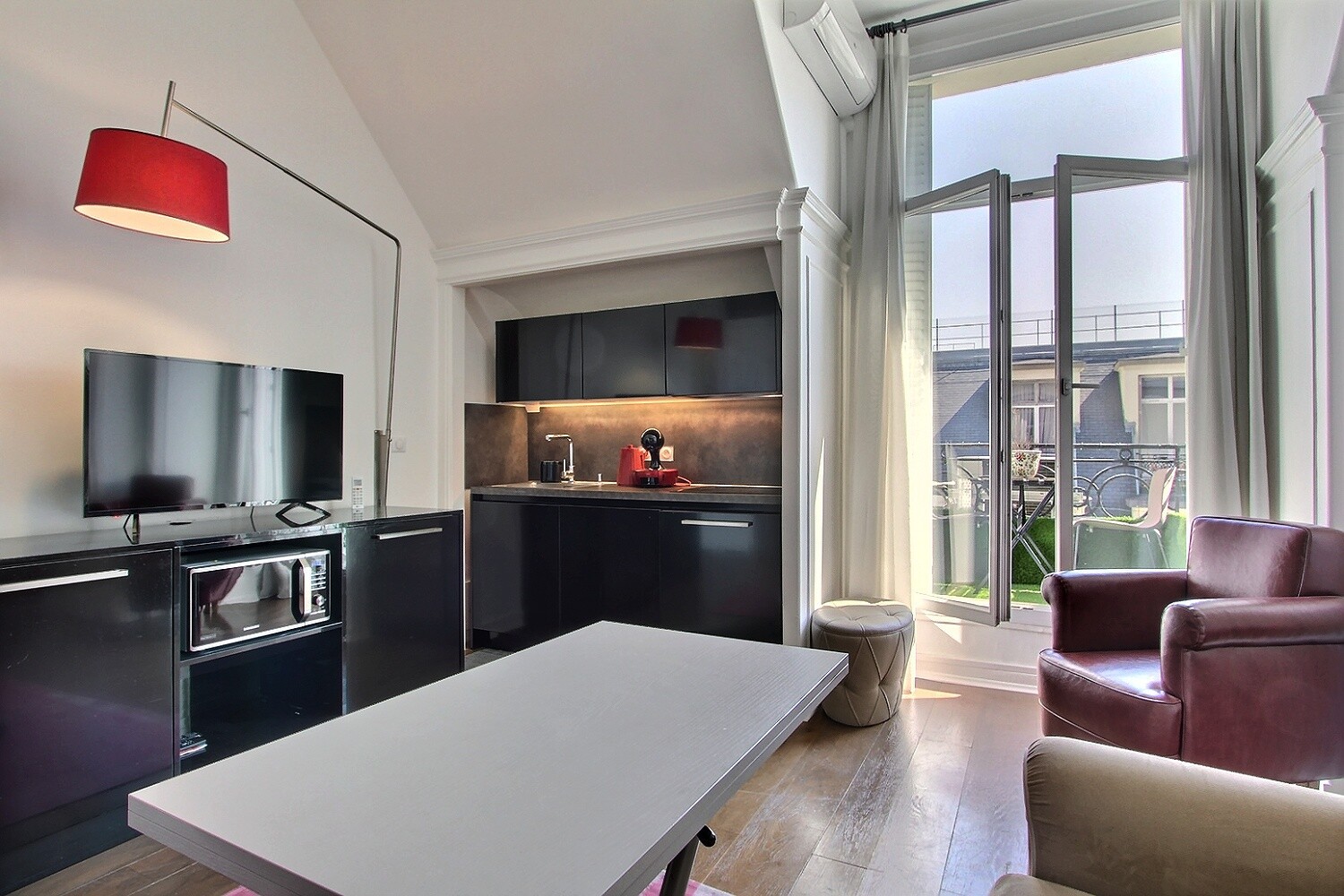 1&nbsp;bedroom apartment rental in Paris, Avenue des Champs-Élysées